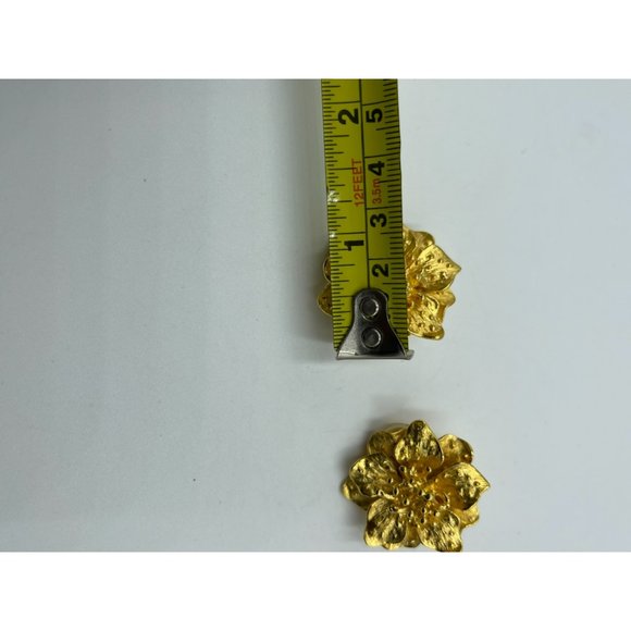 KJL Gold Tone Dogwood Blossom Clip On Earrings - K - Picture 5 of 6